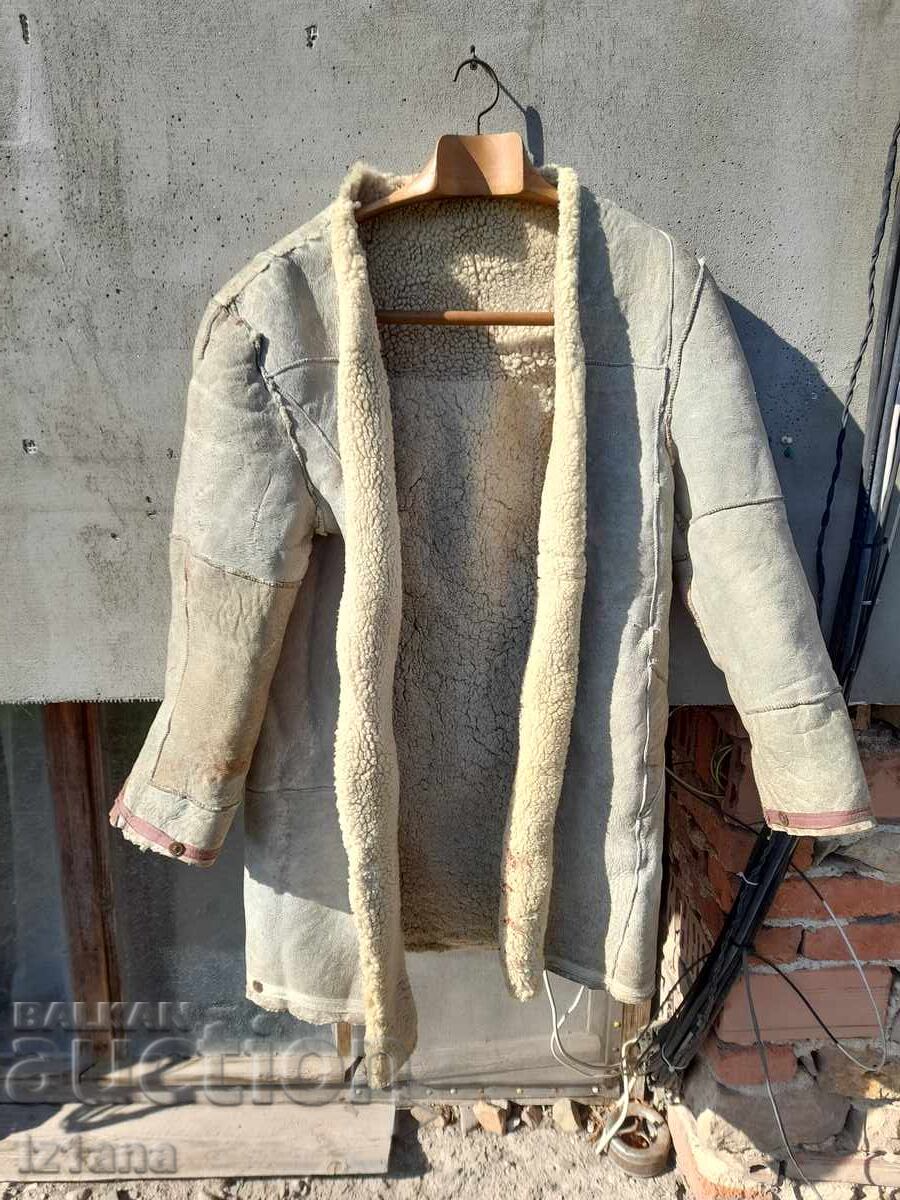 Auction Old genuine leather lining Auction Old genuine leather lining