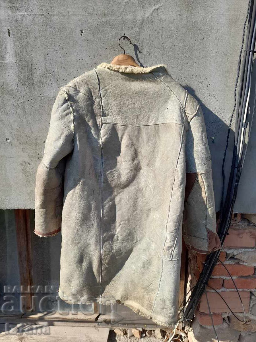 Delivery of Old genuine leather lining Delivery of Old genuine leather lining