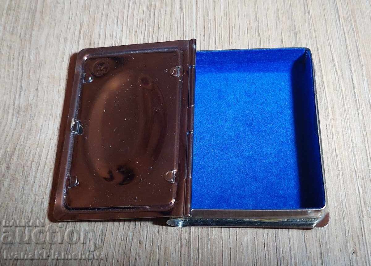 Licitație Cutie metalică de la Vatican pentru colecționari, excelentă