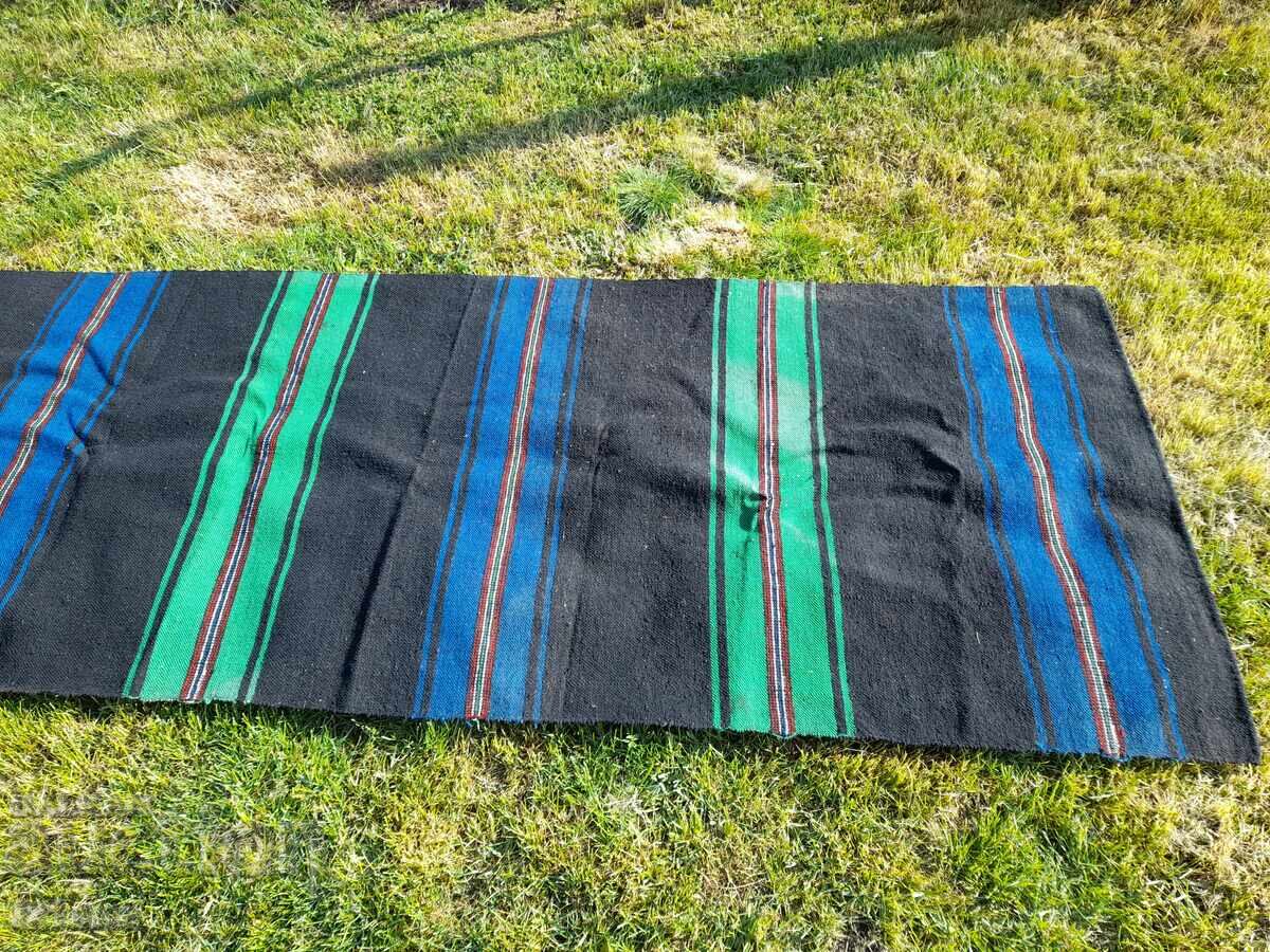 Covor vechi, potecă cu preț 43.00 BGN | € 21.99 Covor vechi, potecă cu preț 43.00 BGN | € 21.99