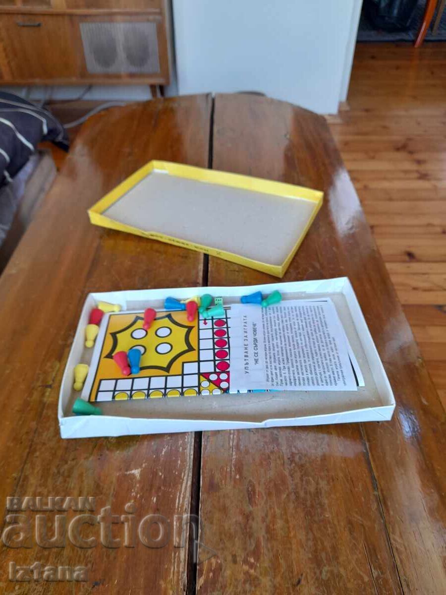 Un vechi joc pentru copii Nu fi nebun cu preț 32.00 BGN | € 16.36 Un vechi joc pentru copii Nu fi nebun cu preț 32.00 BGN | € 16.36