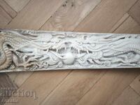 Κέρατο κόκκαλο ξιφία, χαραγμένο με Δράκους