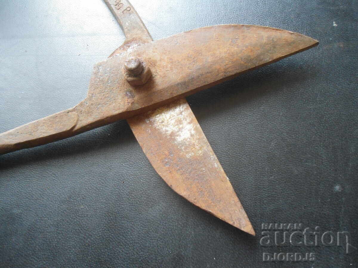 Δημοπρασία Παλιό ψαλίδι, σημειωμένο