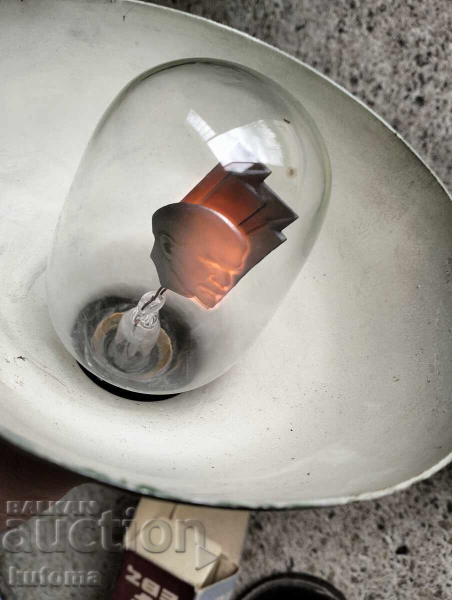 Δημοπρασία Λαμπτήρας Γκλιμ με την εικόνα του Λένιν Δημοπρασία Λαμπτήρας Γκλιμ με την εικόνα του Λένιν