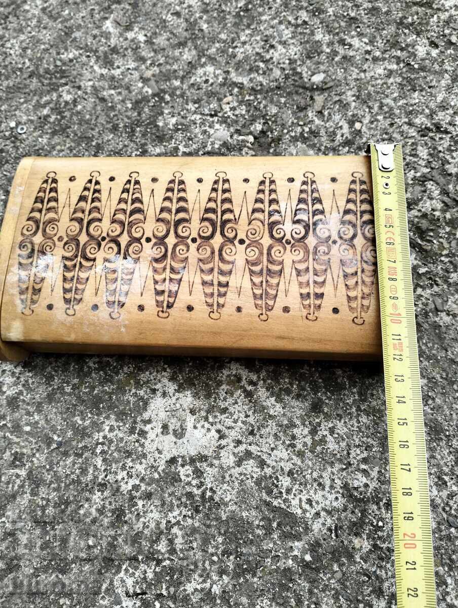 Licitație Tabătură veche din lemn