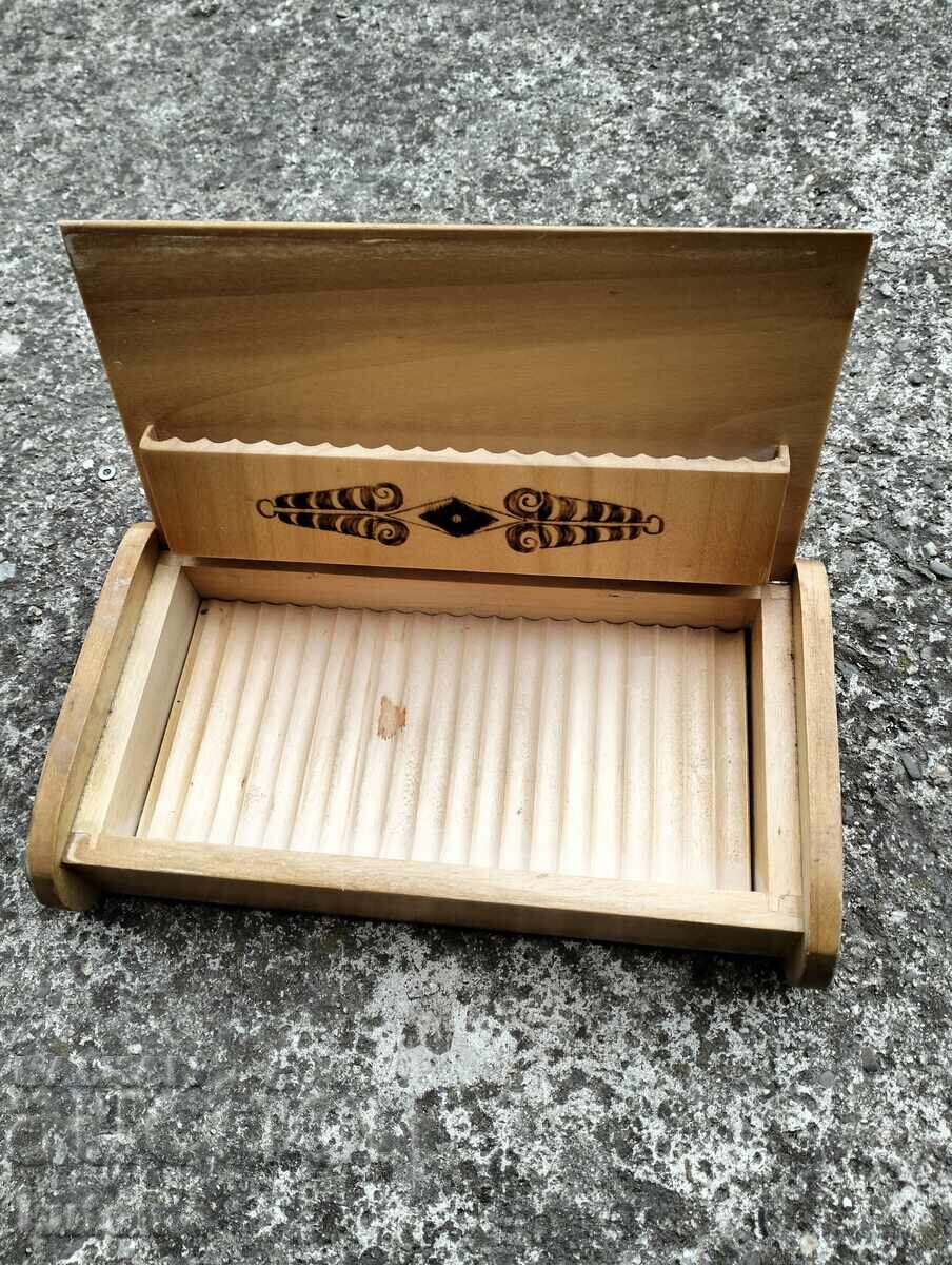 Tabătură veche din lemn