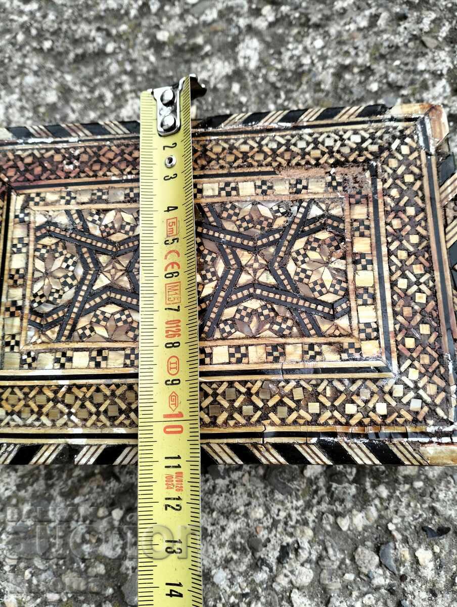 Аукцион Стара кутия за бижута