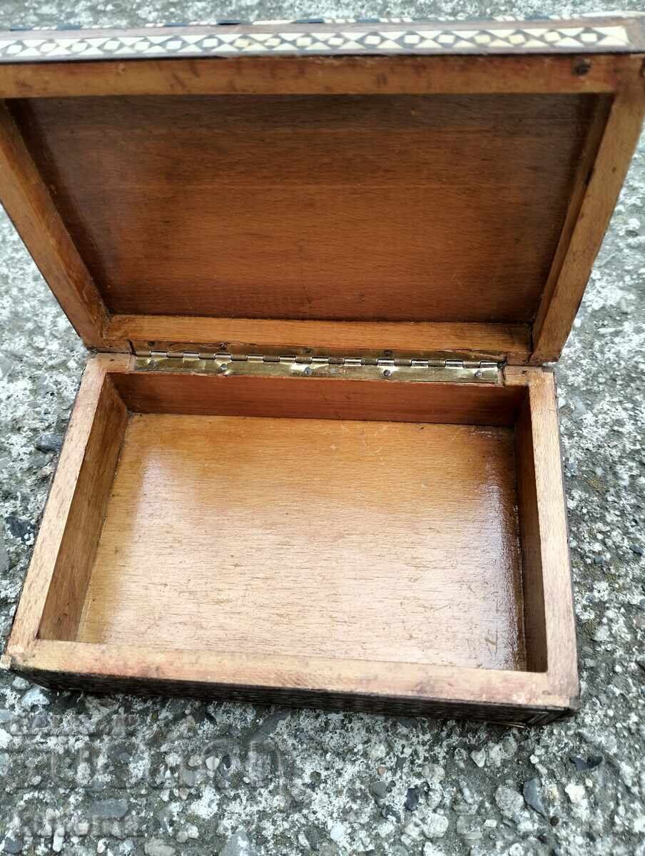 Доставка на Стара кутия за бижута