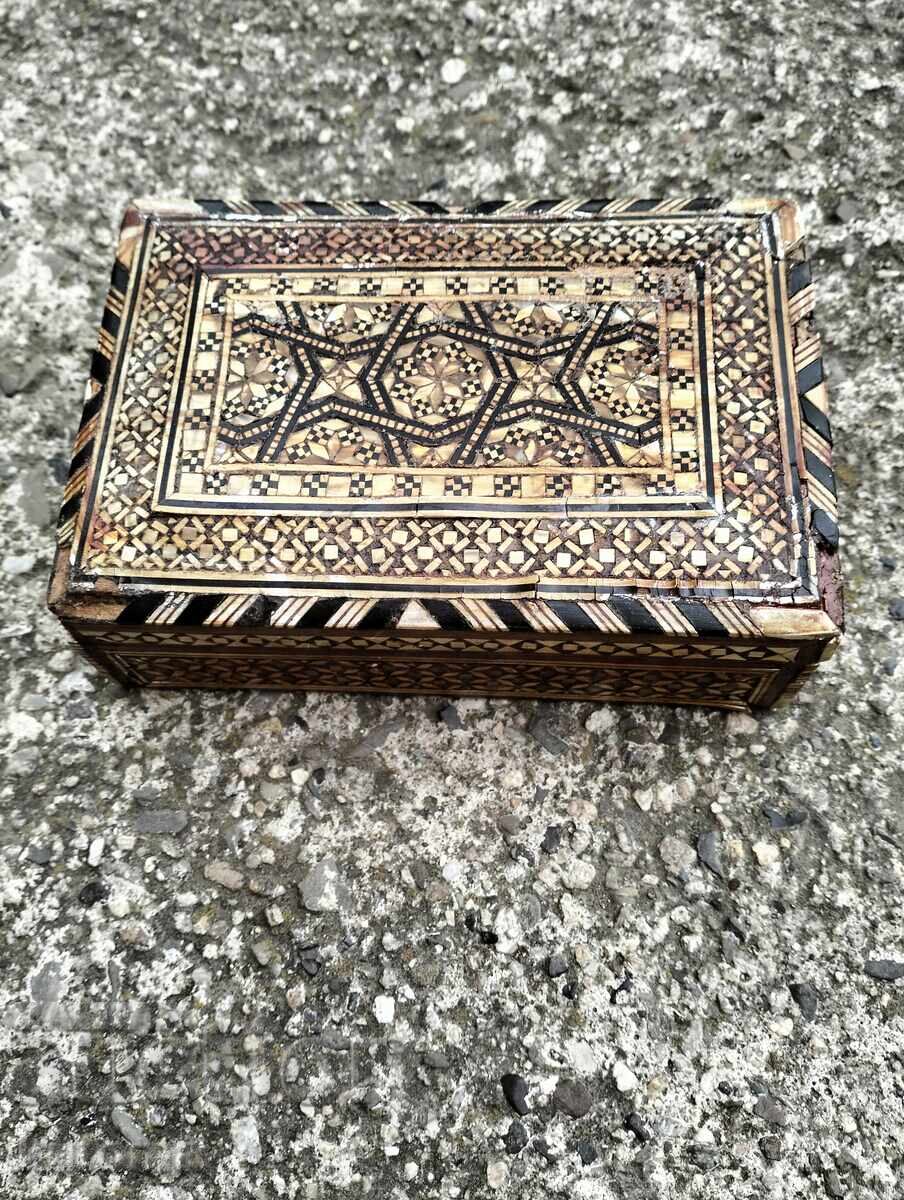 Стара кутия за бижута