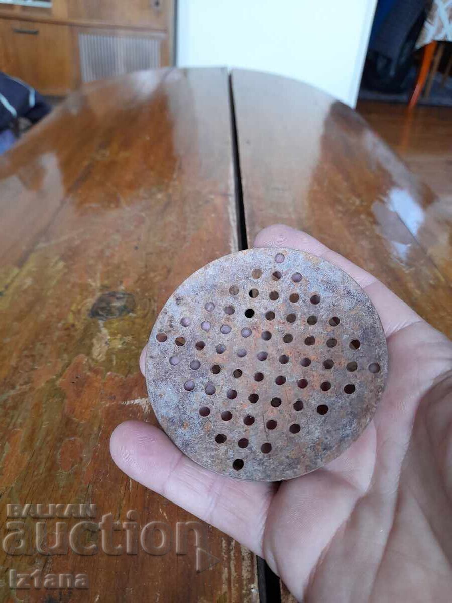 Стара метална решетка за сифон с цена 16.00 лв. | € 8.18 Стара метална решетка за сифон с цена 16.00 лв. | € 8.18