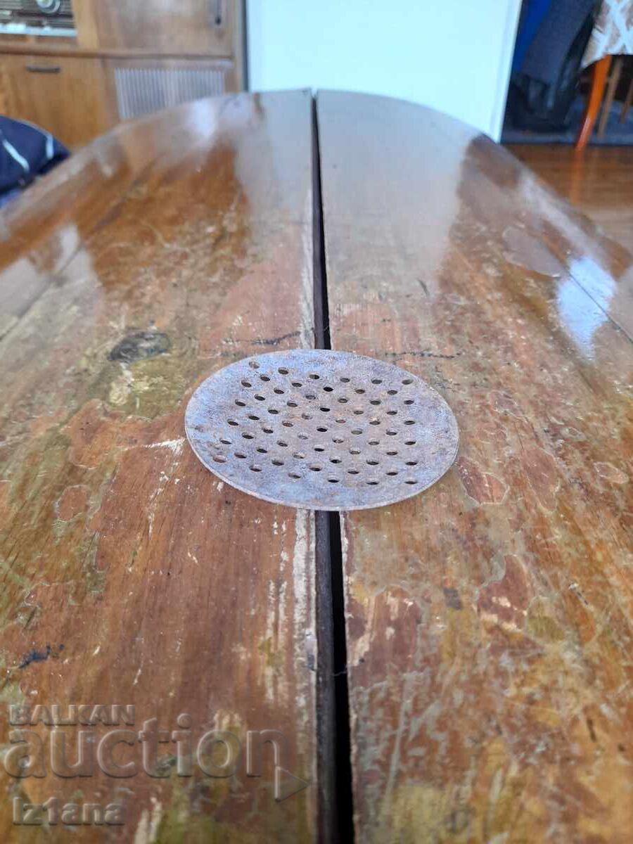 Стара метална решетка за сифон Стара метална решетка за сифон