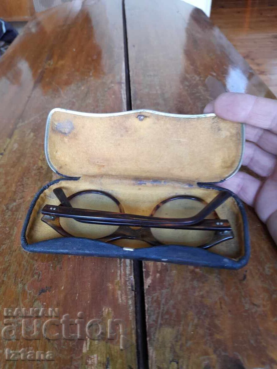 Παλιά συνταγογραφούμενα γυαλιά με τιμή 22.00 BGN | € 11.25