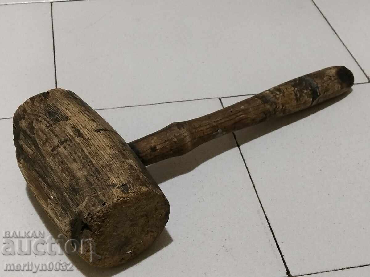 Стар дървен чук, инструмент, пособие с цена 39.00 лв. | € 19.94 Стар дървен чук, инструмент, пособие с цена 39.00 лв. | € 19.94