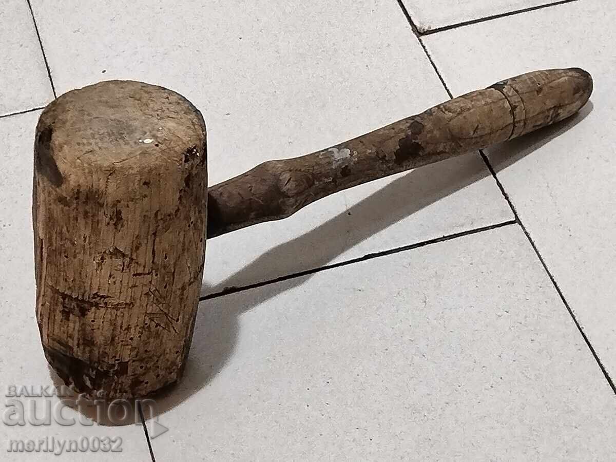 Стар дървен чук, инструмент, пособие Стар дървен чук, инструмент, пособие