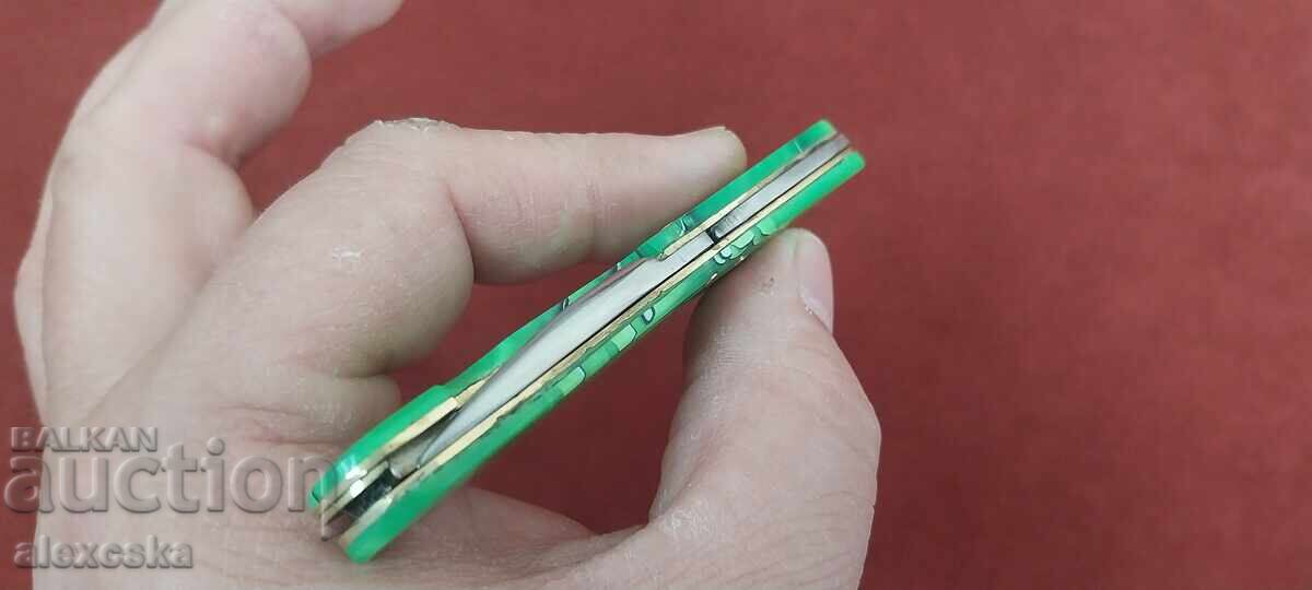 Παράδοση Μαχαίρι τσέπης με αγκάθια