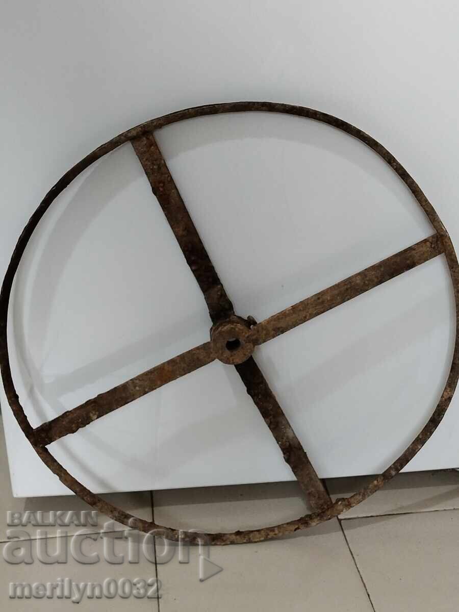 Σφυρήλατο τροχό από μηχανισμό τσάκρακ σφυρήλατο σίδερο με τιμή 29.50 BGN | € 15.08 Σφυρήλατο τροχό από μηχανισμό τσάκρακ σφυρήλατο σίδερο με τιμή 29.50 BGN | € 15.08