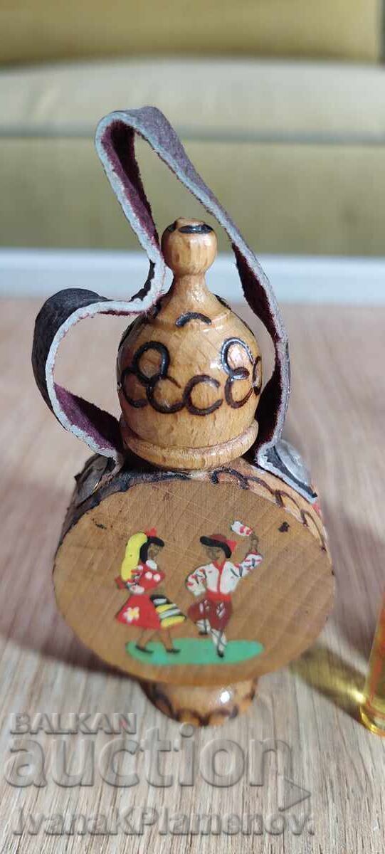 Доставка на Сувенири дървени мускали ретро за ценители