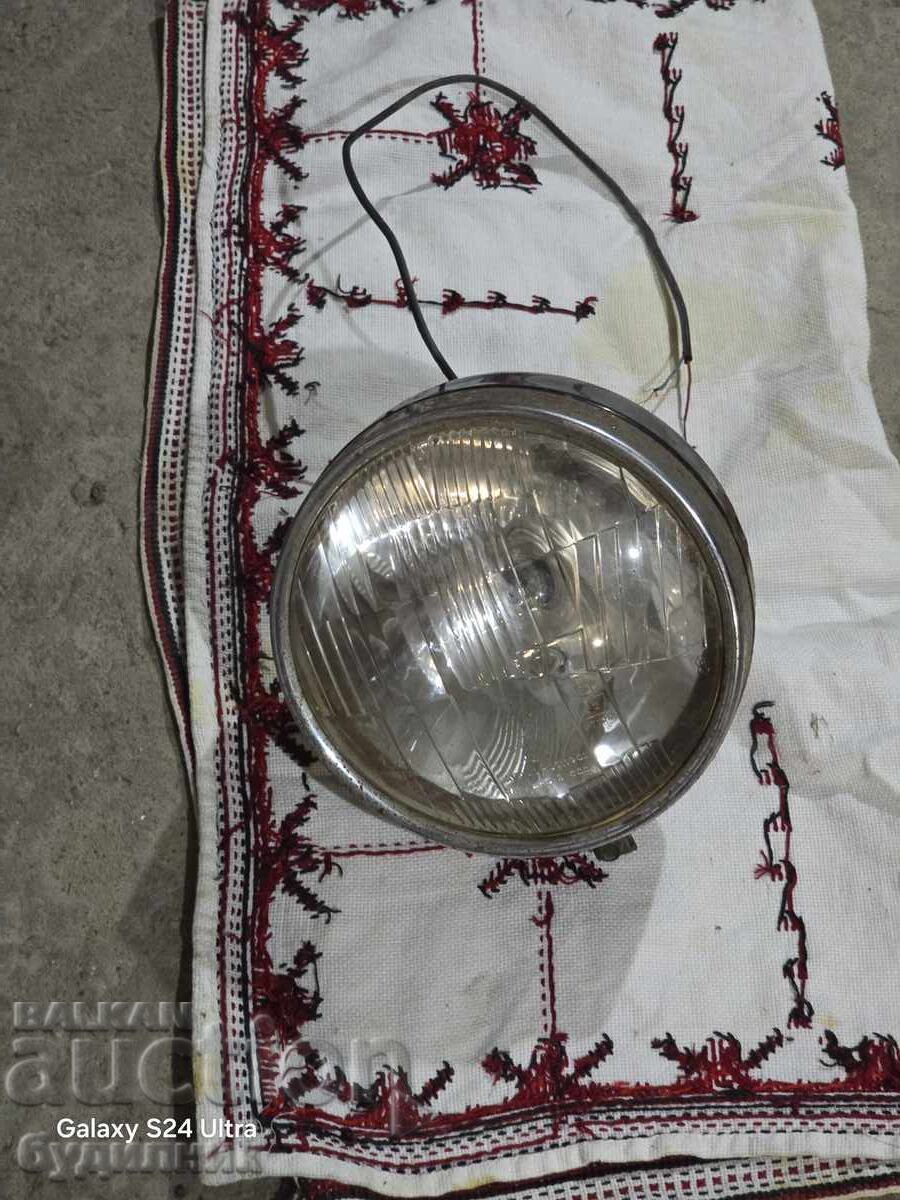 Фар за превозно средство БЗЦ. Пускам над 100 Аукциона. Разгл