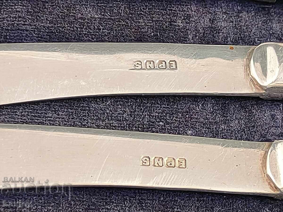 Auction  Set of silver-plated kitchen knives