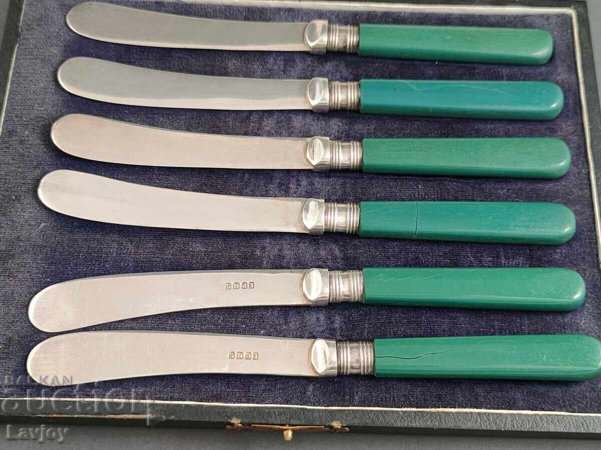 Delivery of Set of silver-plated kitchen knives