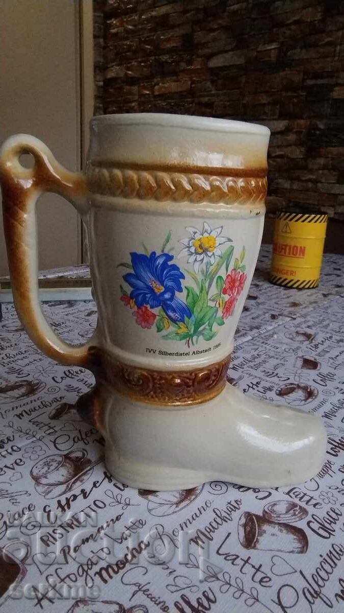 O cana cu preț 20.00 BGN | € 10.23 O cana cu preț 20.00 BGN | € 10.23