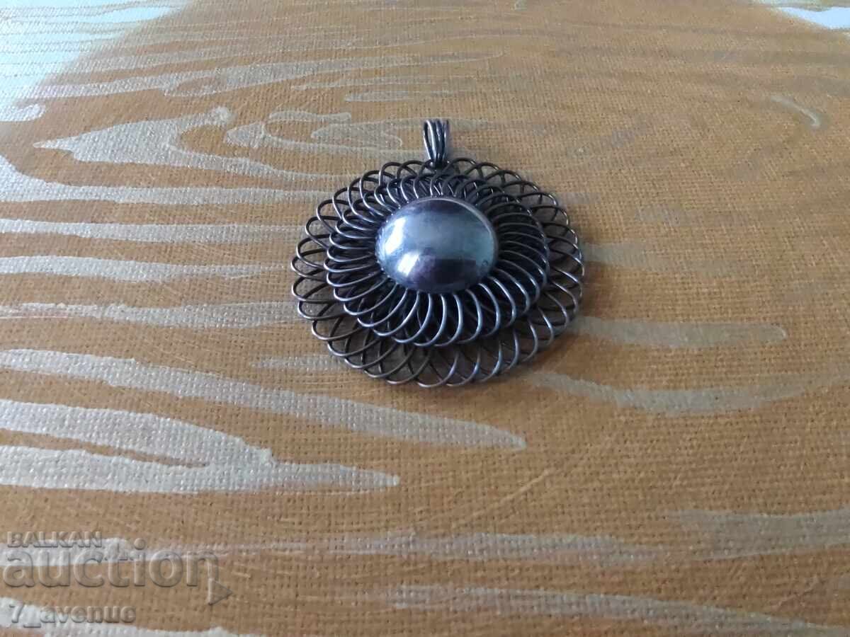 Медальон колие сребро розетка ръчна изработка 12.04.25 с цена 129.00 лв. | € 65.96