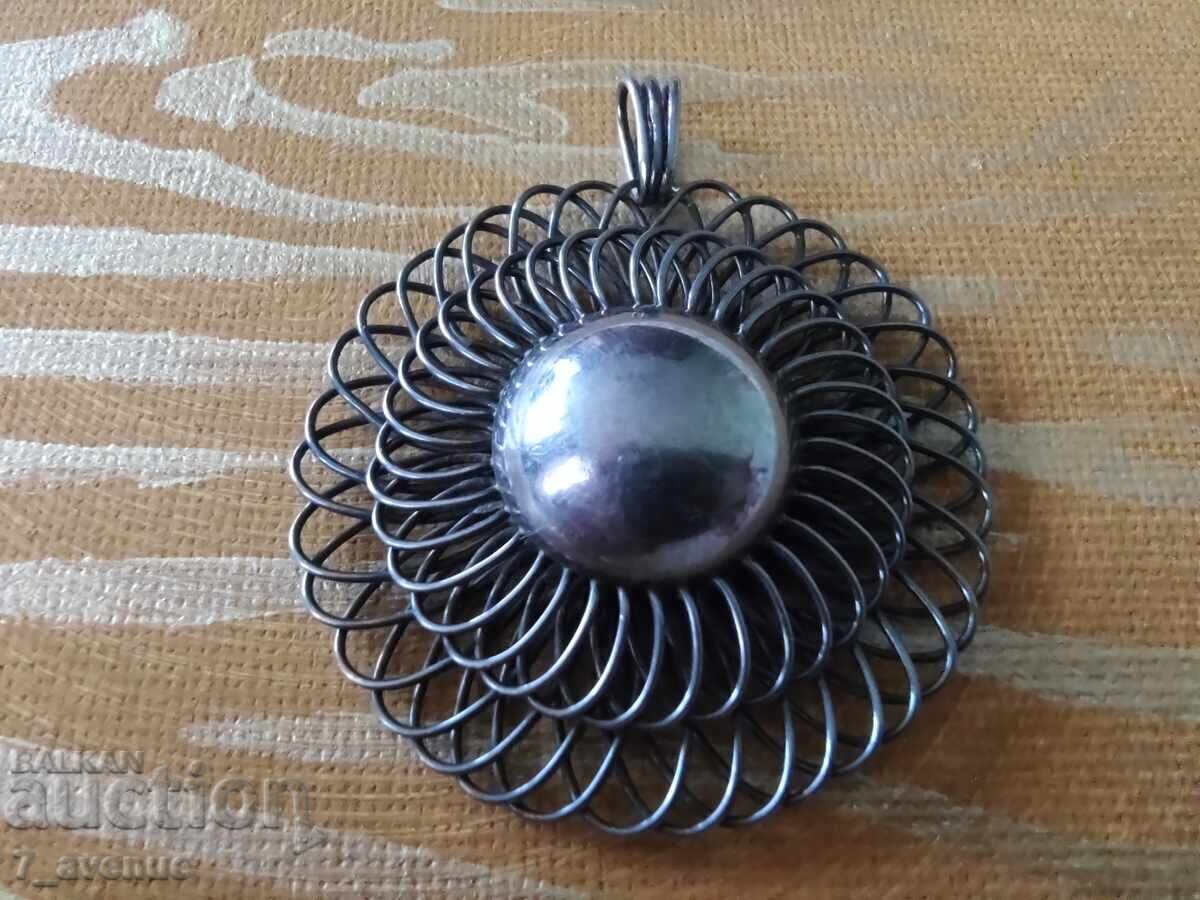 Доставка на Медальон колие сребро розетка ръчна изработка 12.04.25