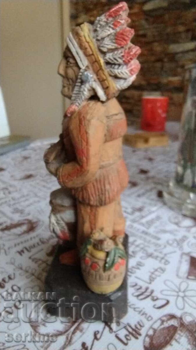 Figura cu preț 20.00 BGN | € 10.23