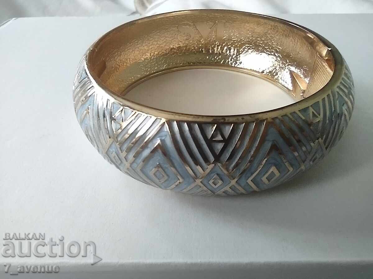 Brățară, de marcă, marcată, foarte frumoasă 18.04.2025 cu preț 99.00 BGN | € 50.62 Brățară, de marcă, marcată, foarte frumoasă 18.04.2025 cu preț 99.00 BGN | € 50.62