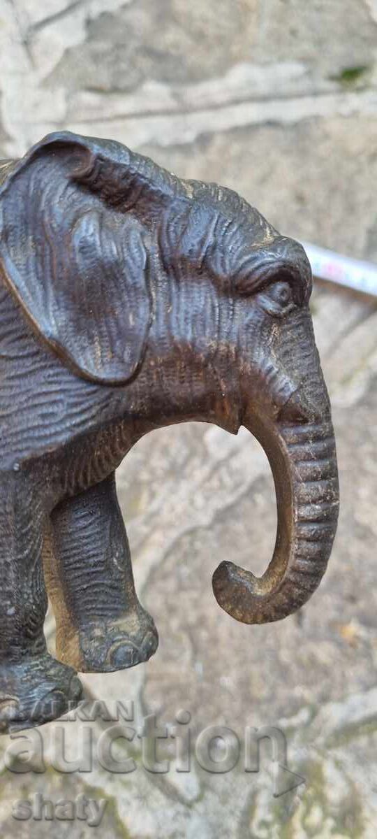 Auction  Bronze sculpture. Elephant figure