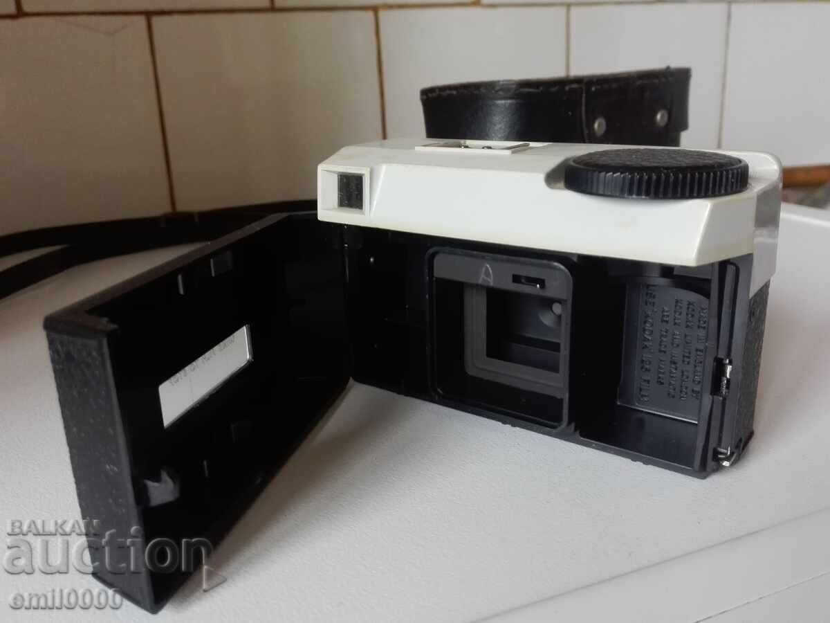 Доставка на Стар фотоапарат Kodak Instamatic 25 Camera.