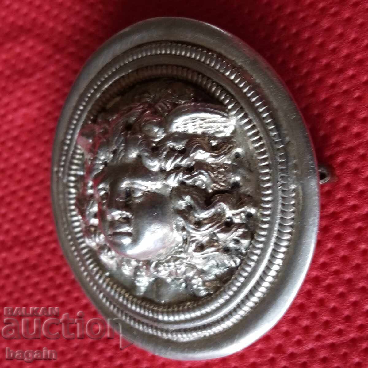 Παράδοση Ερμής, ασημένια καρφίτσα Παράδοση Ερμής, ασημένια καρφίτσα