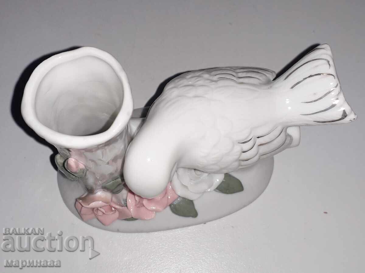 FIGURINE-VASE. PORCELAIN with price € 2.05 | 4.01 BGN FIGURINE-VASE. PORCELAIN with price € 2.05 | 4.01 BGN