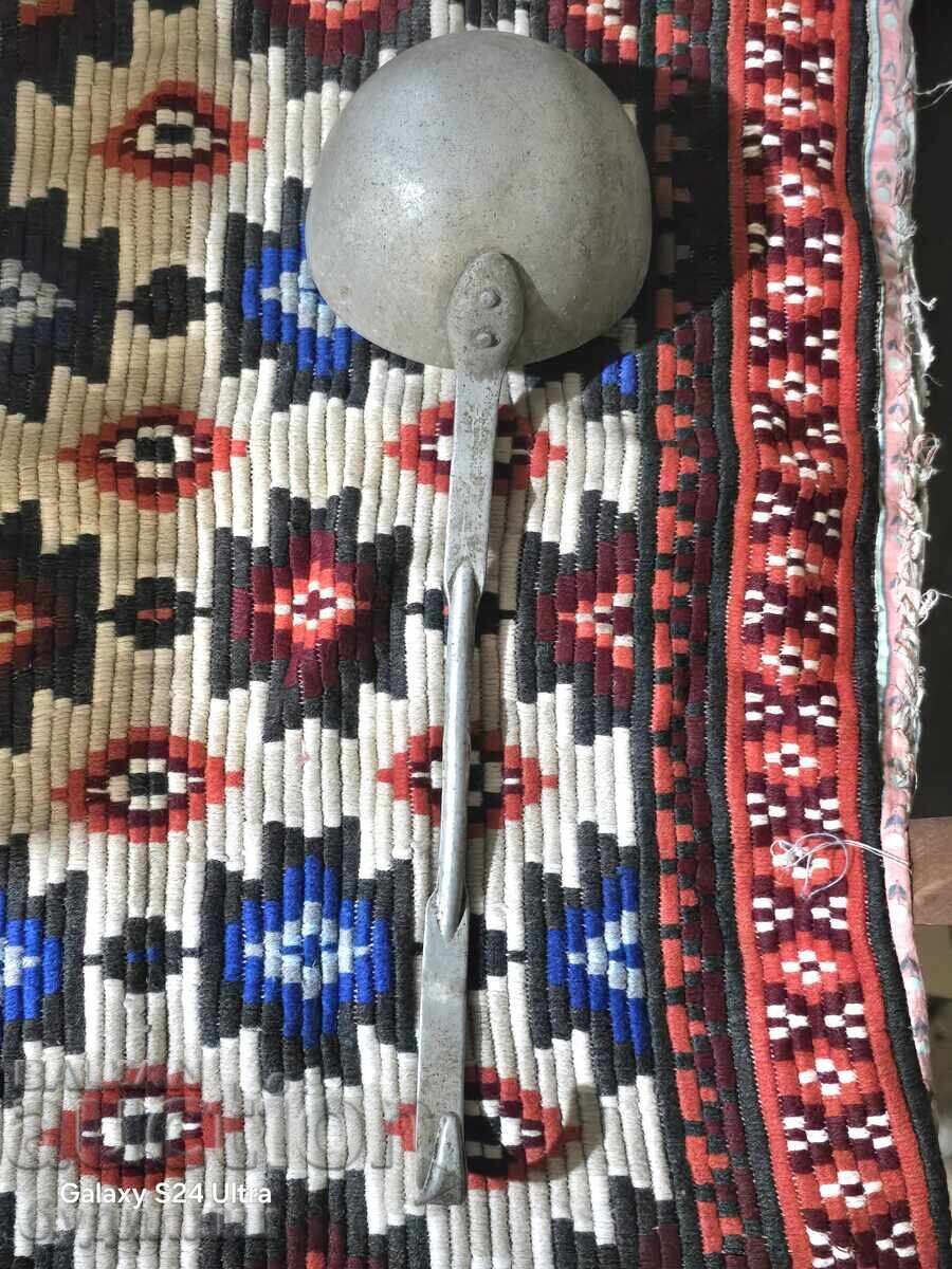 Черпак много стар налични маркировки. Рядък модел БЗЦ. Пуска с цена 9.99 лв. | € 5.11 Черпак много стар налични маркировки. Рядък модел БЗЦ. Пуска с цена 9.99 лв. | € 5.11