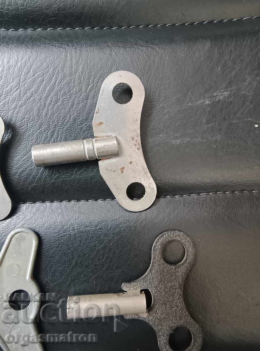 Delivery of 4 pcs. clock keys