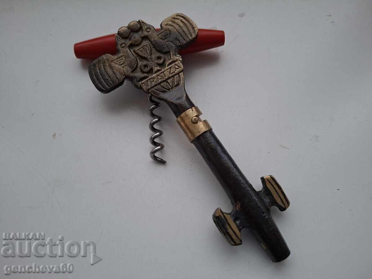 Ретро бронзов тирбушон отварачка - Враца с цена 30.00 лв. | € 15.34 Ретро бронзов тирбушон отварачка - Враца с цена 30.00 лв. | € 15.34