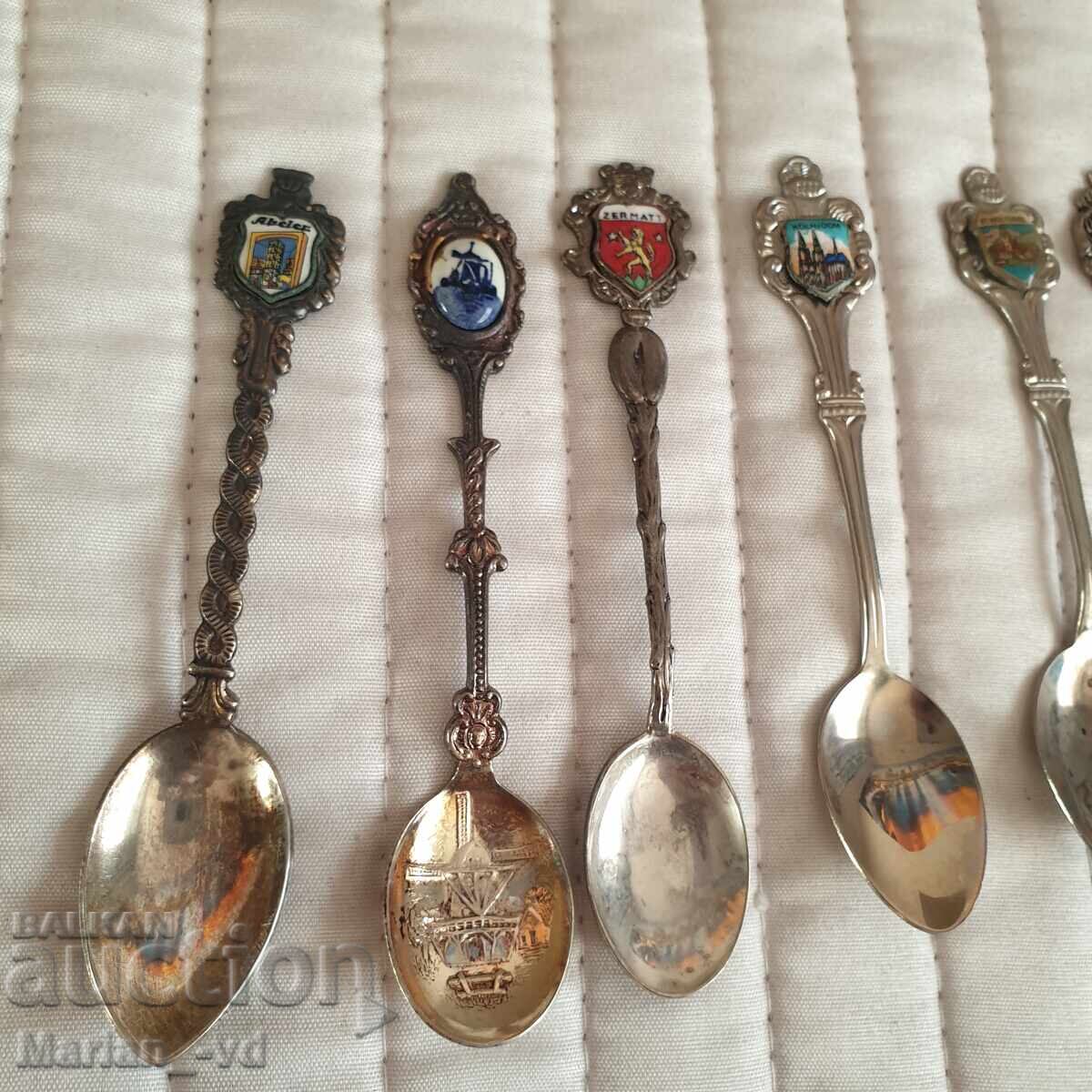 Сувенирни посребрени лъжички с цена 35.00 лв. | € 17.90