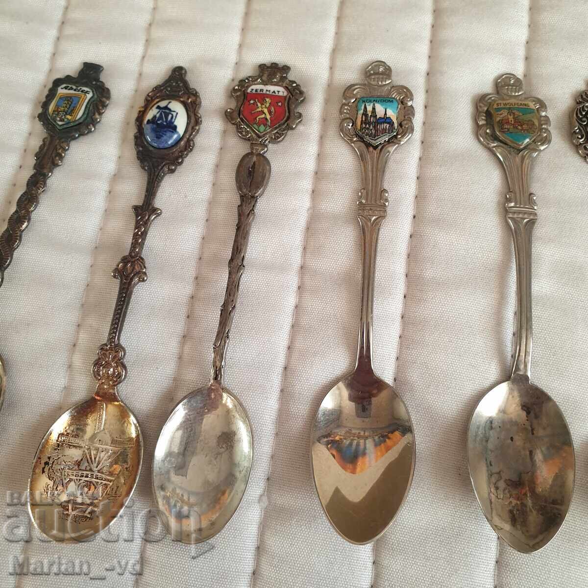 Доставка на Сувенирни посребрени лъжички