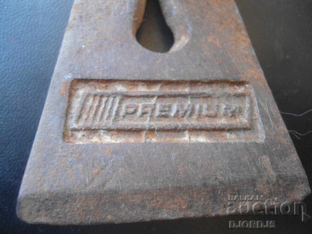 Auction  Old Tesla, marking