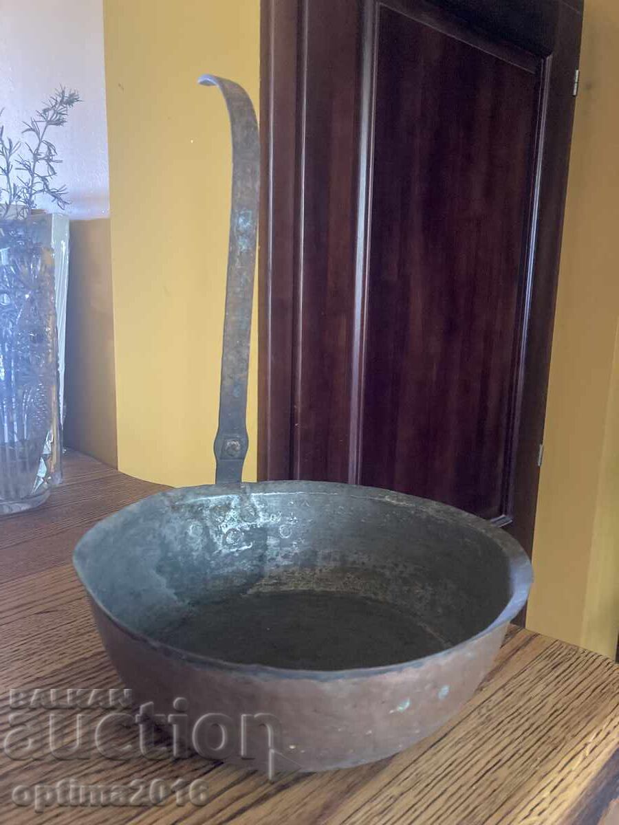 Παλαιό χάλκινο δοχείο με τιμή 30.00 BGN | € 15.34 Παλαιό χάλκινο δοχείο με τιμή 30.00 BGN | € 15.34