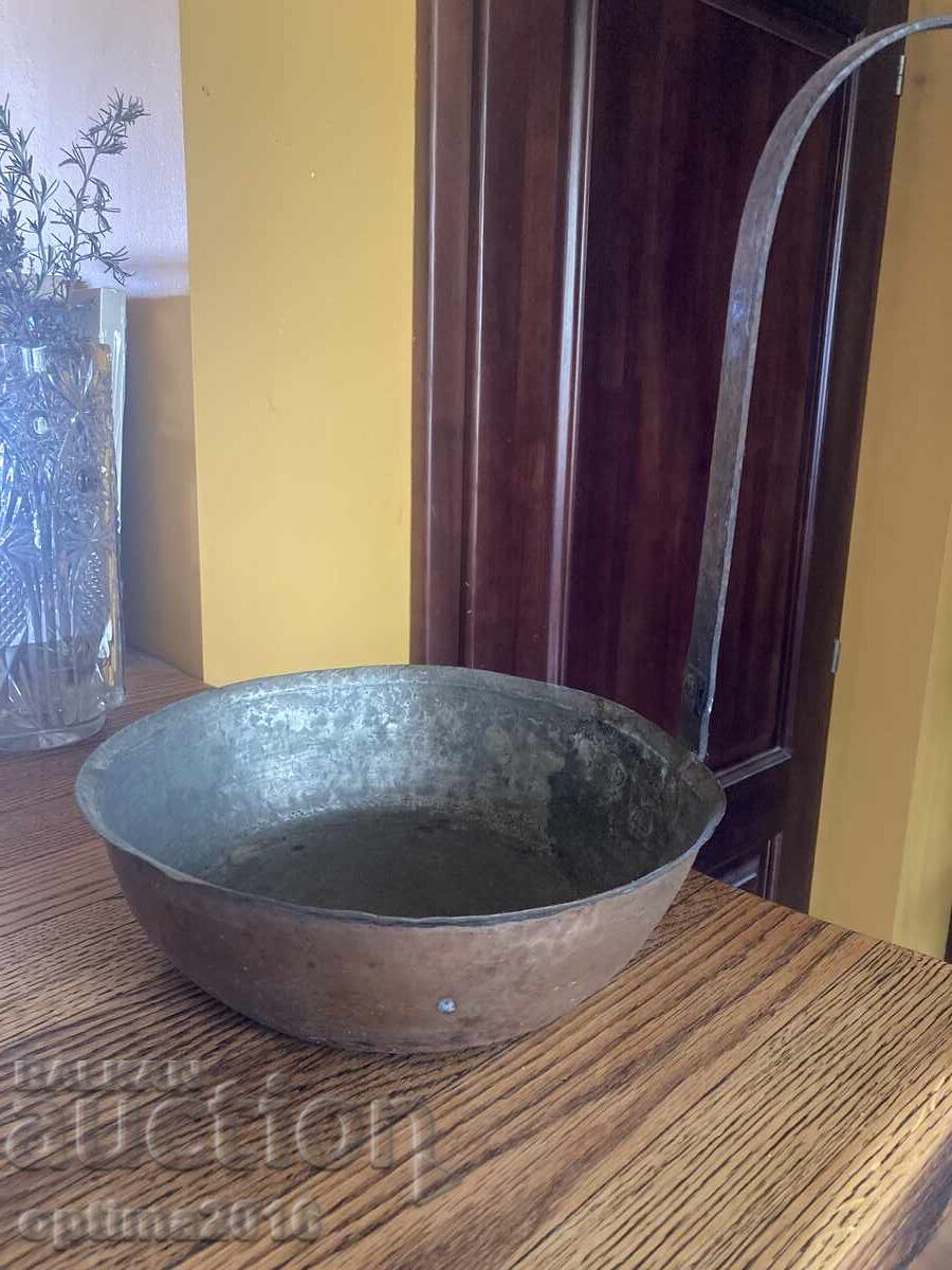 Παλαιό χάλκινο δοχείο Παλαιό χάλκινο δοχείο