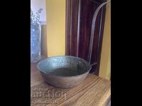 Παλαιό χάλκινο δοχείο