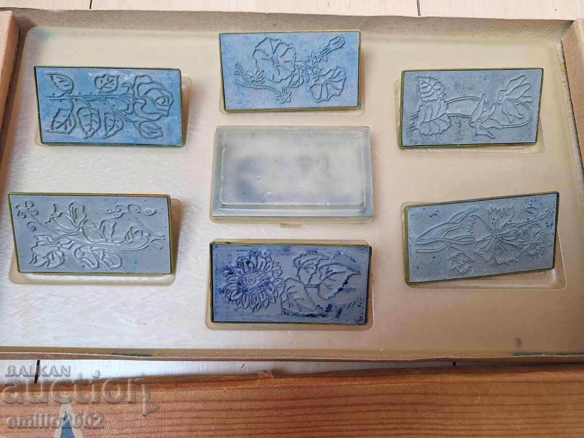 Детска игра печати на цветя  ретро соц с цена 9.00 лв. | € 4.60