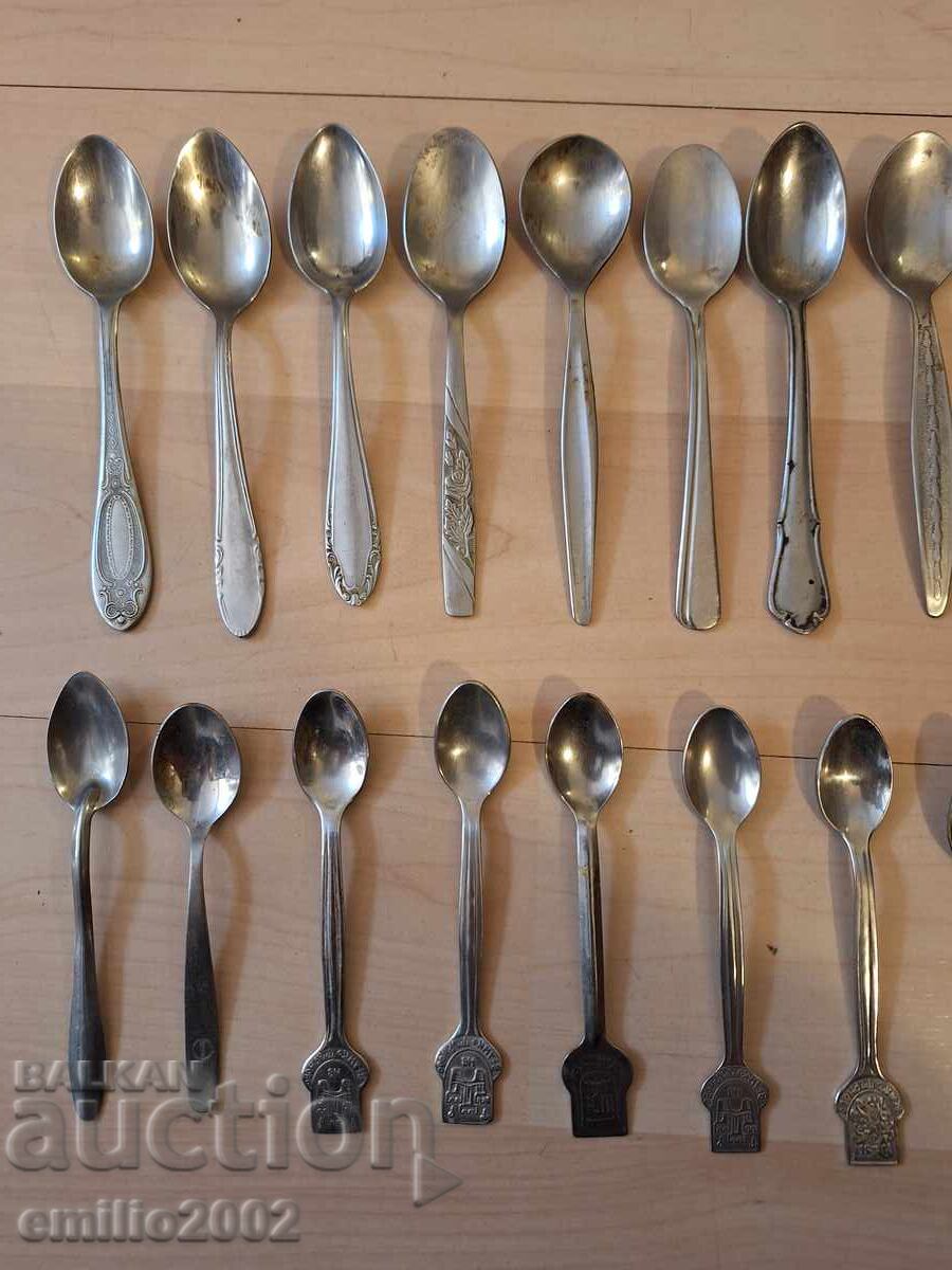 Μικρά κουταλάκια και πιρουνάκια ρετρό σοσιαλισμός με τιμή 9.00 BGN | € 4.60