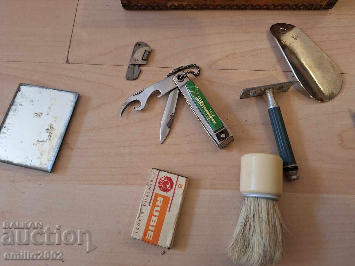 Военна тоалетна кутия ретро соц с цена 9.00 лв. | € 4.60 Военна тоалетна кутия ретро соц с цена 9.00 лв. | € 4.60