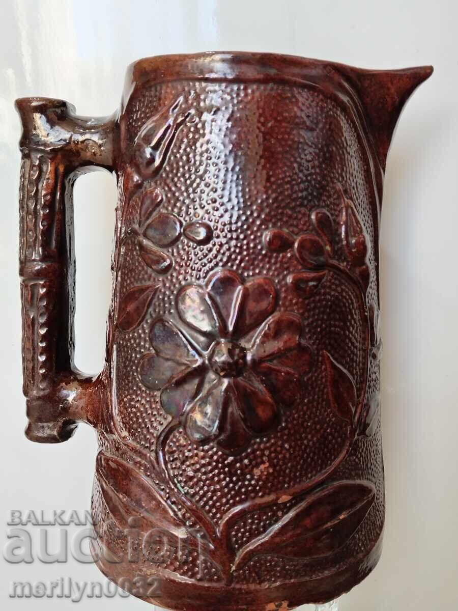 Urcică veche, ceramică troiană, faianță, sfârșitul secolului al XIX-lea Urcică veche, ceramică troiană, faianță, sfârșitul secolului al XIX-lea