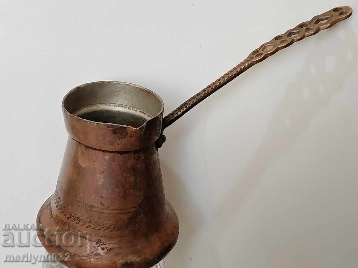 Παλιό κονσερβοποιημένο χάλκινο cezve, καφετιέρα, χάλκινο, χάλκινο δοχείο