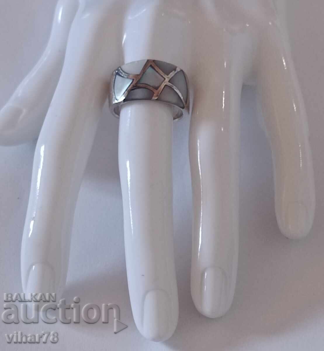 Delivery of Women's silver ring with mother-of-pearl