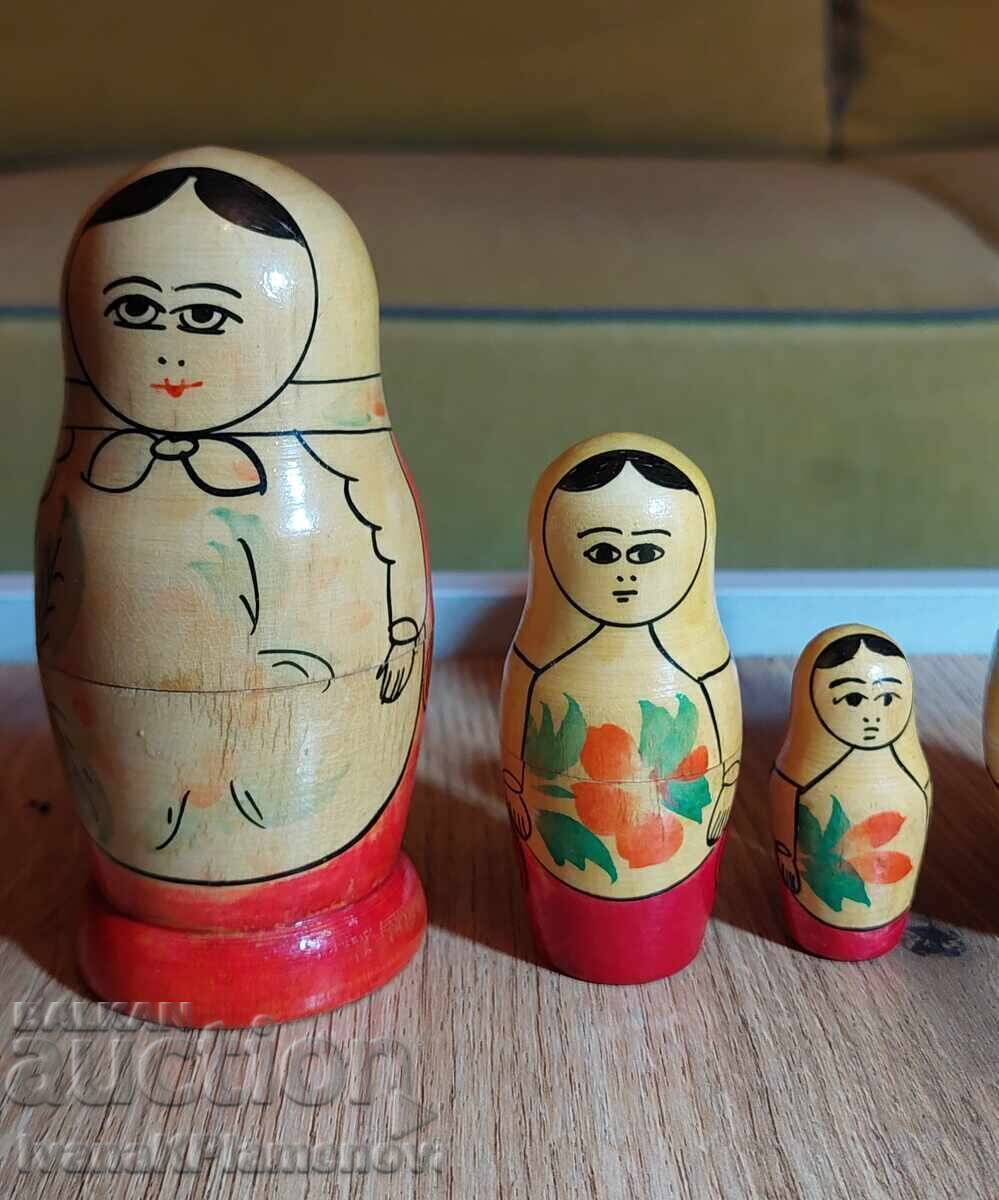 Licitație Matrioșki retro pentru colecționari 5 bucăți Licitație Matrioșki retro pentru colecționari 5 bucăți