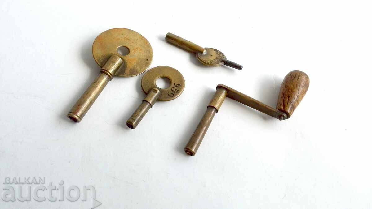 Chei vechi și manivele pentru ceasuri de buzunar cu preț 135.00 BGN | € 69.02